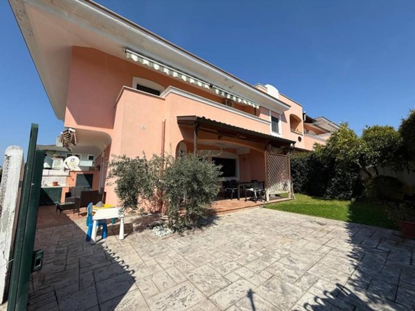 casa indipendente in affitto ad Anzio in zona Villa Claudia