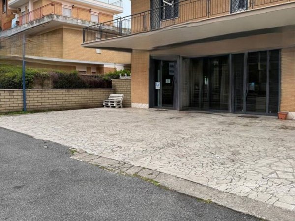 negozio in affitto ad Anzio in zona Mare