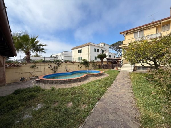 casa indipendente in affitto ad Anzio in zona Villa Claudia