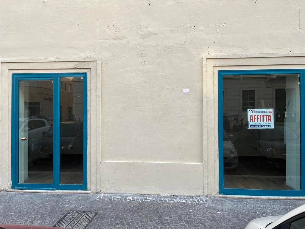 negozio in affitto ad Anzio