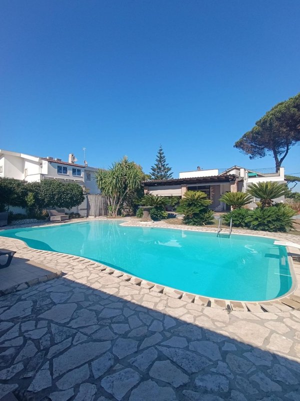 casa indipendente in affitto ad Anzio in zona Villa Claudia