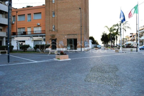 negozio in affitto ad Anzio in zona Mare