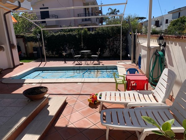 casa indipendente in affitto ad Anzio in zona Villa Claudia