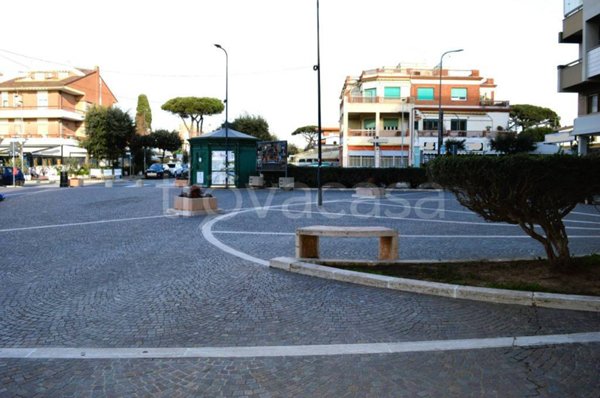 negozio in affitto ad Anzio in zona Mare