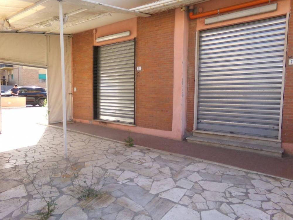 negozio in affitto ad Anzio in zona Anzio Colonia