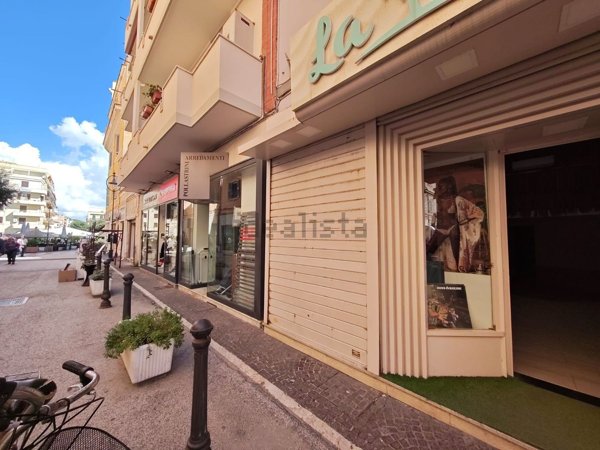 locale commerciale in affitto ad Anzio