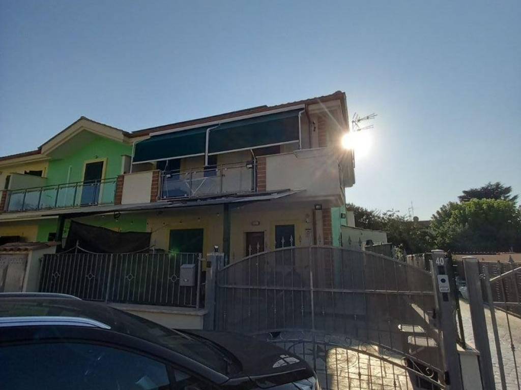 casa indipendente in affitto ad Anzio in zona Villa Claudia