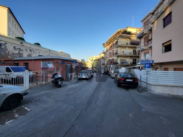 locale di sgombero in affitto ad Anzio