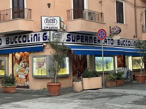 locale commerciale in affitto ad Anzio
