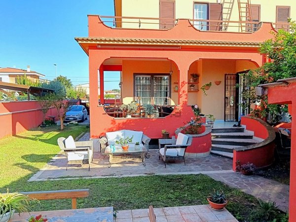 casa indipendente in affitto ad Anzio in zona Villa Claudia