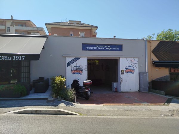 locale commerciale in affitto ad Ariccia