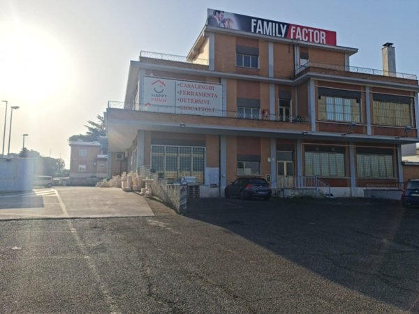 locale commerciale in affitto ad Ariccia
