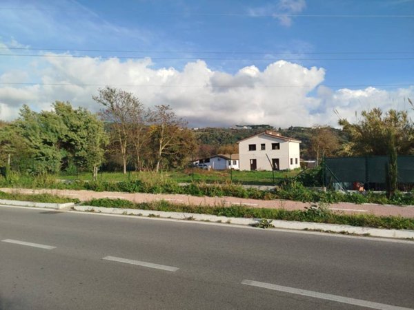 locale commerciale in affitto ad Ariccia