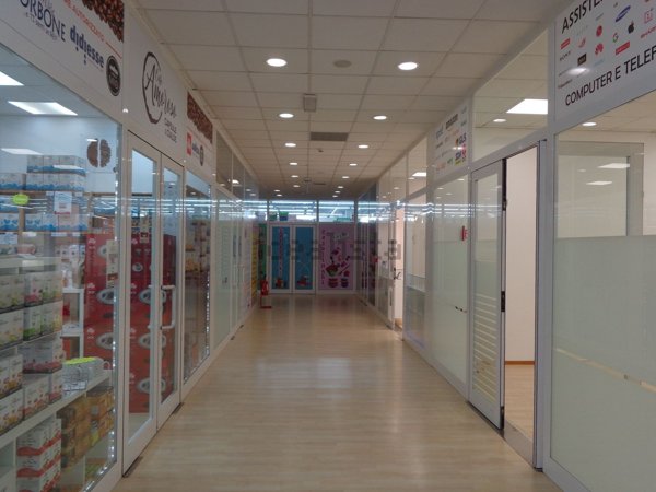 locale commerciale in affitto ad Ariccia