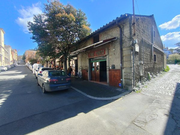 locale commerciale in affitto ad Ariccia