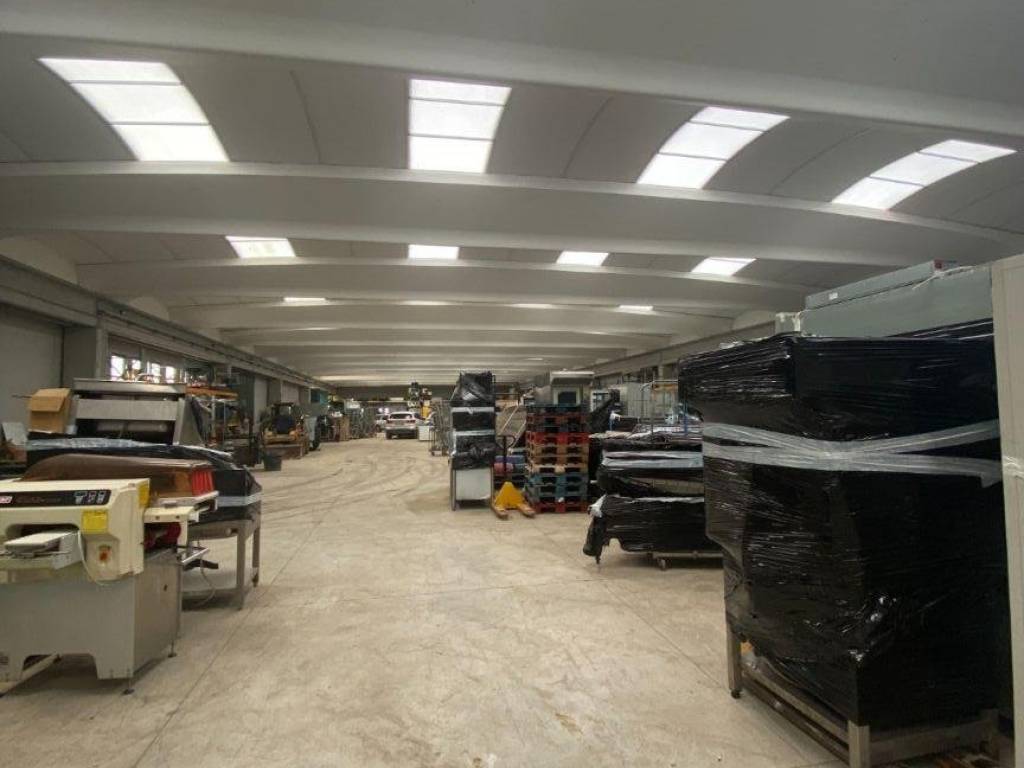 locale commerciale in affitto ad Ariccia