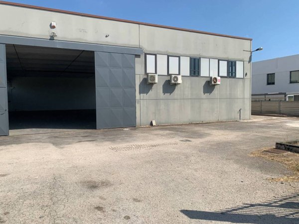 locale commerciale in affitto ad Ariccia