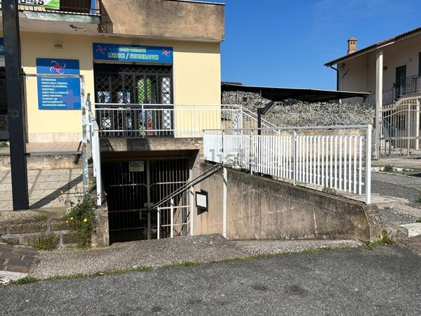 locale commerciale in affitto ad Ariccia