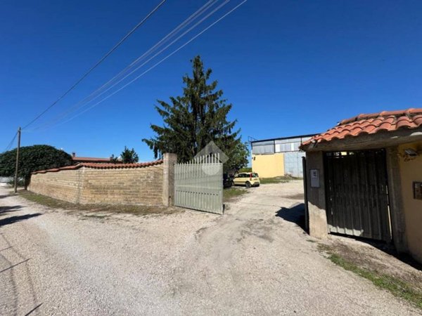 locale commerciale in affitto ad Ariccia