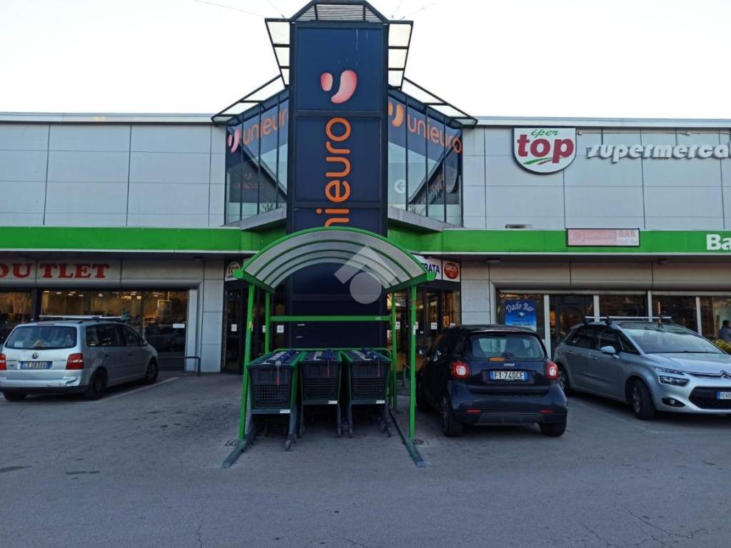 negozio in affitto ad Ariccia