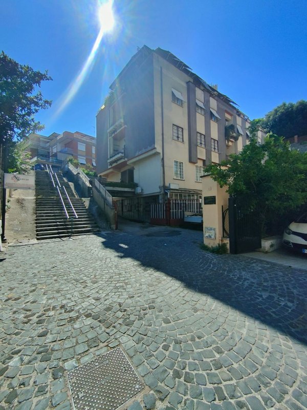 locale commerciale in affitto ad Ariccia