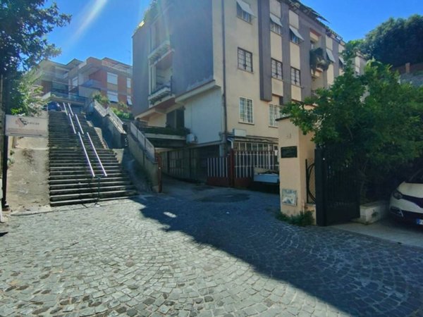 locale commerciale in affitto ad Ariccia