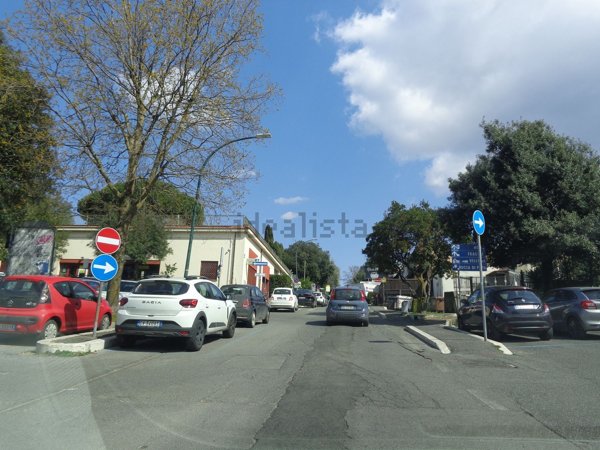 locale commerciale in affitto ad Ariccia