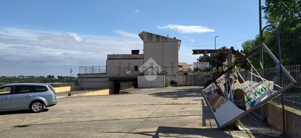 locale commerciale in affitto ad Ariccia