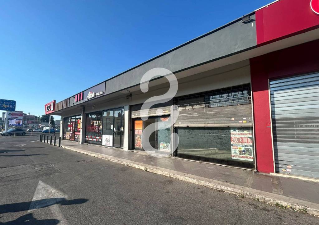 negozio in affitto ad Ariccia in zona Fontana di Papa