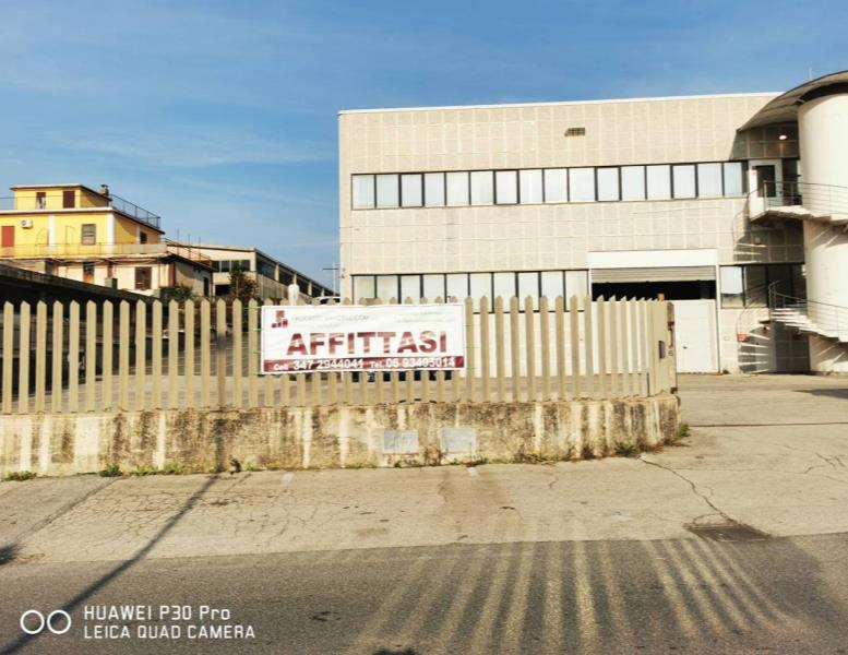 locale commerciale in affitto ad Ariccia in zona Fontana di Papa