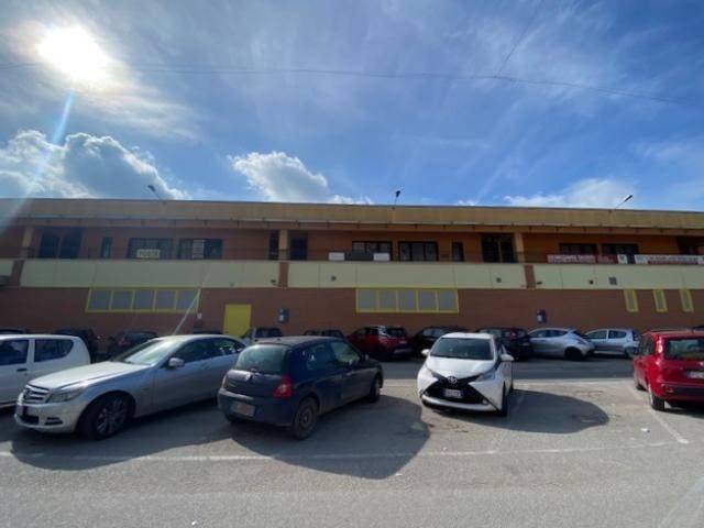 negozio in affitto ad Ariccia in zona Fontana di Papa
