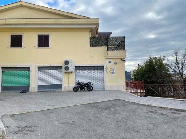 ufficio in affitto ad Ariccia in zona Fontana di Papa