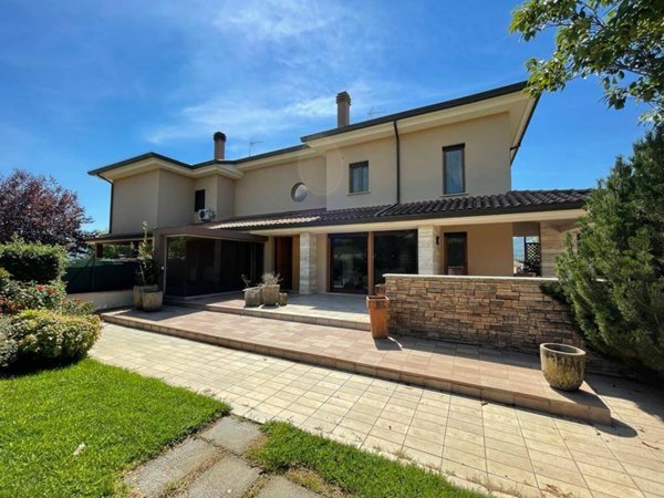 casa indipendente in affitto ad Artena