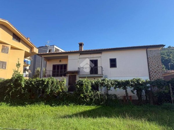 casa indipendente in affitto ad Artena