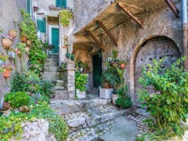 negozio in affitto ad Artena