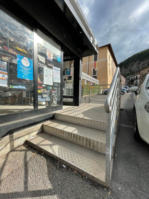 locale commerciale in affitto ad Artena