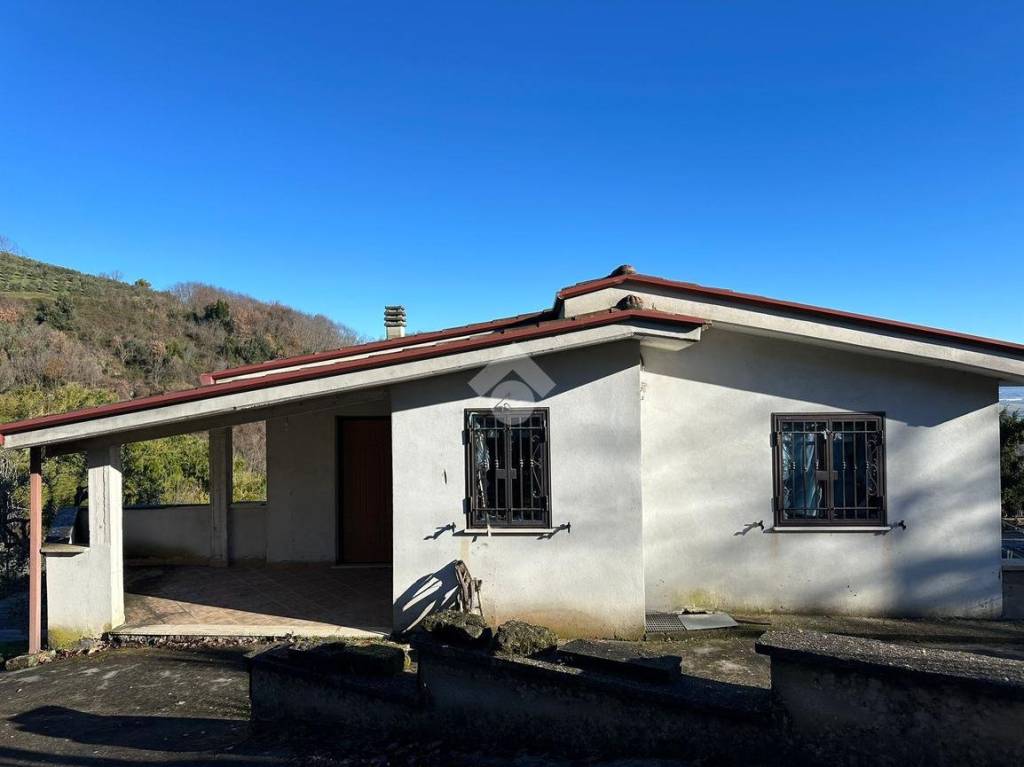 casa indipendente in affitto ad Artena in zona Selvatico