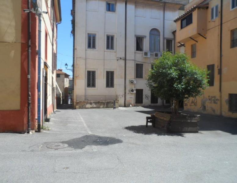 locale commerciale in affitto a Bracciano