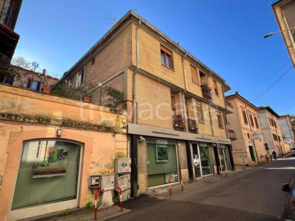 negozio in affitto a Bracciano