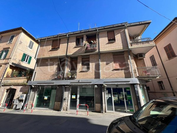 negozio in affitto a Bracciano