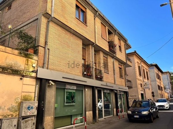 locale commerciale in affitto a Bracciano