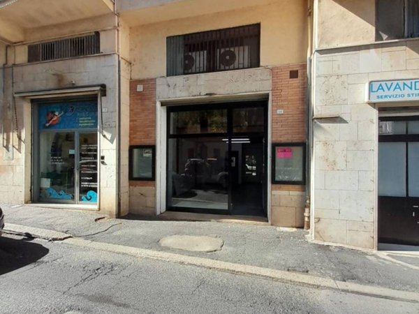 negozio in affitto a Bracciano