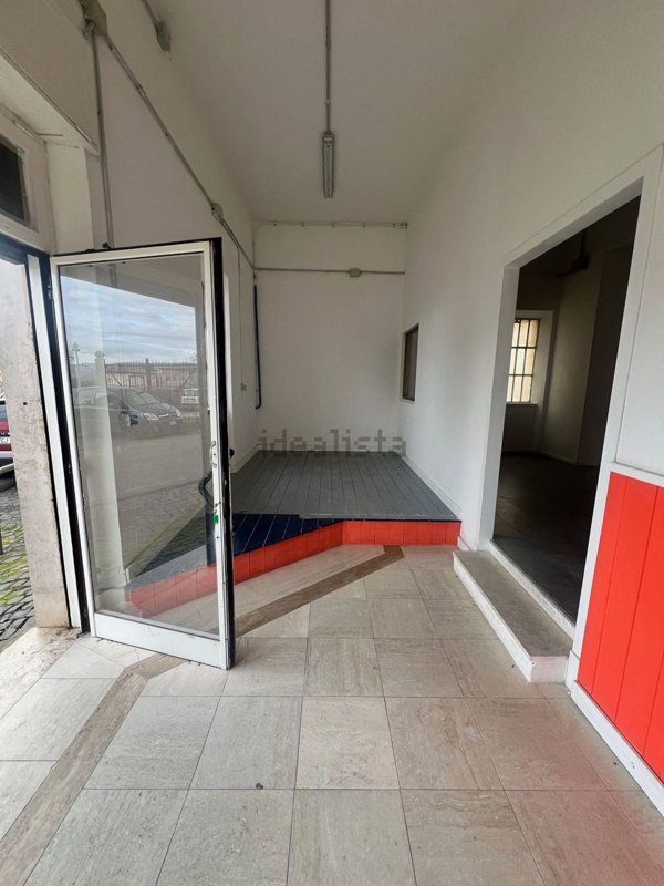 locale commerciale in affitto a Bracciano