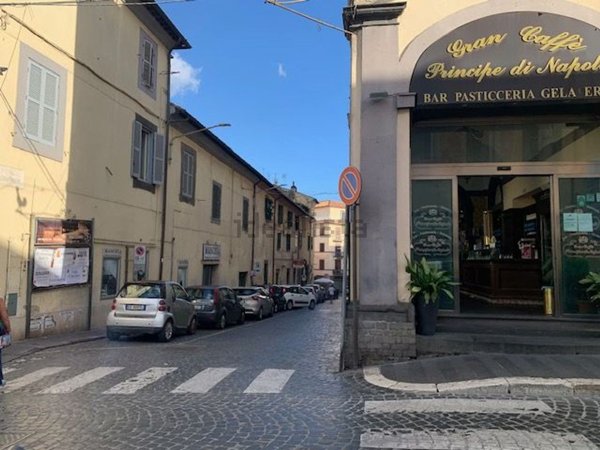 locale commerciale in affitto a Bracciano