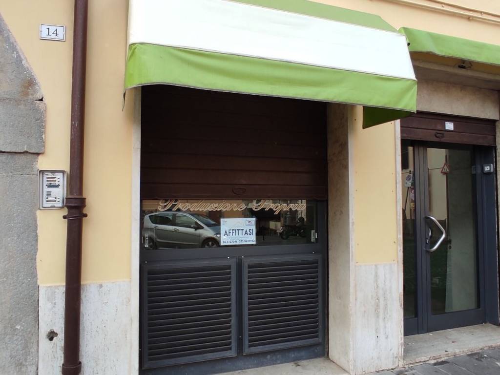 negozio in affitto a Bracciano