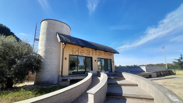 locale commerciale in affitto a Bracciano