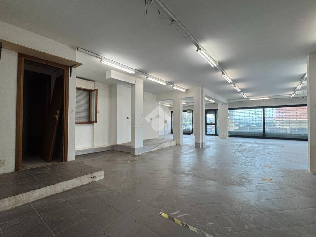 negozio in affitto a Bracciano