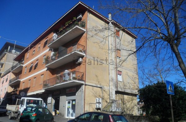 locale commerciale in affitto a Bracciano