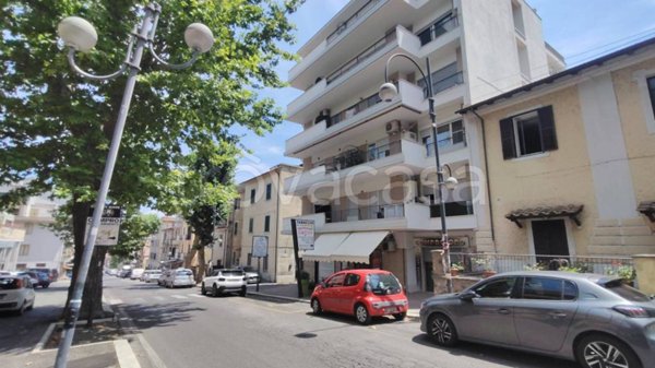 negozio in affitto a Bracciano