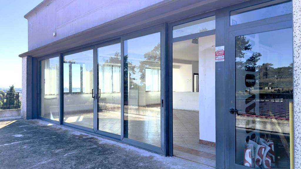 negozio in affitto a Bracciano